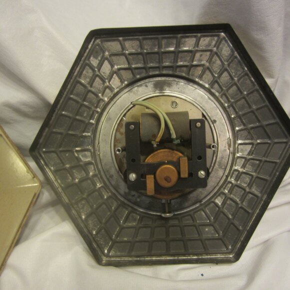 RETRO 70'S WALL CLOCK, METAL W/FAUX TILE PRINT, GE CLOCK - Picture 6 of 10